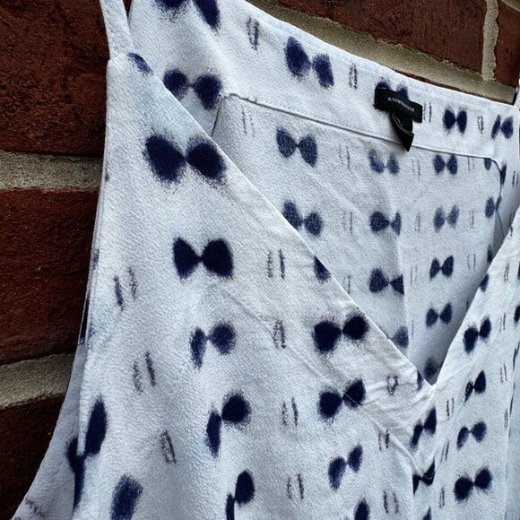 Ann Taylor Sleeveless Top Large White Blue Smocked Waist Dainty Feminine - Picture 2 of 8